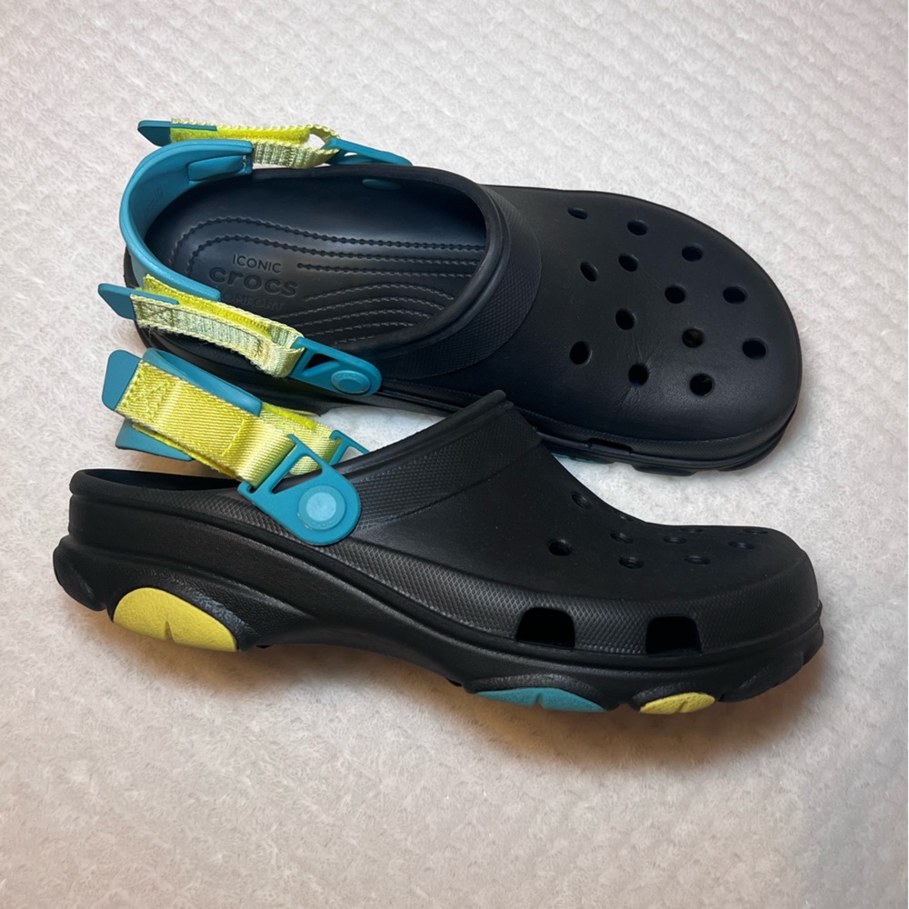 Men’s Crocs Classic Clogs Size 9 | Black w/ Blue & Neon strap